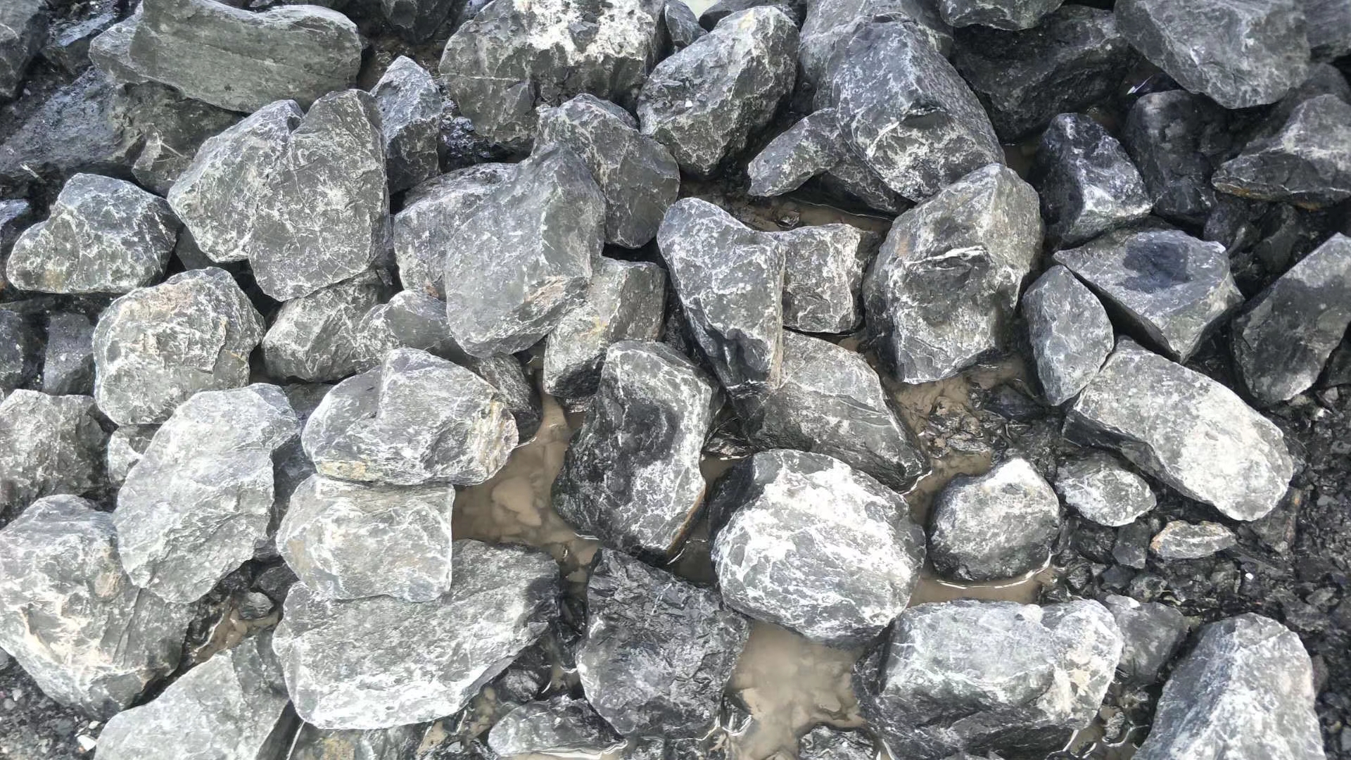 гравийный речной камень серого цвета (большой размер)